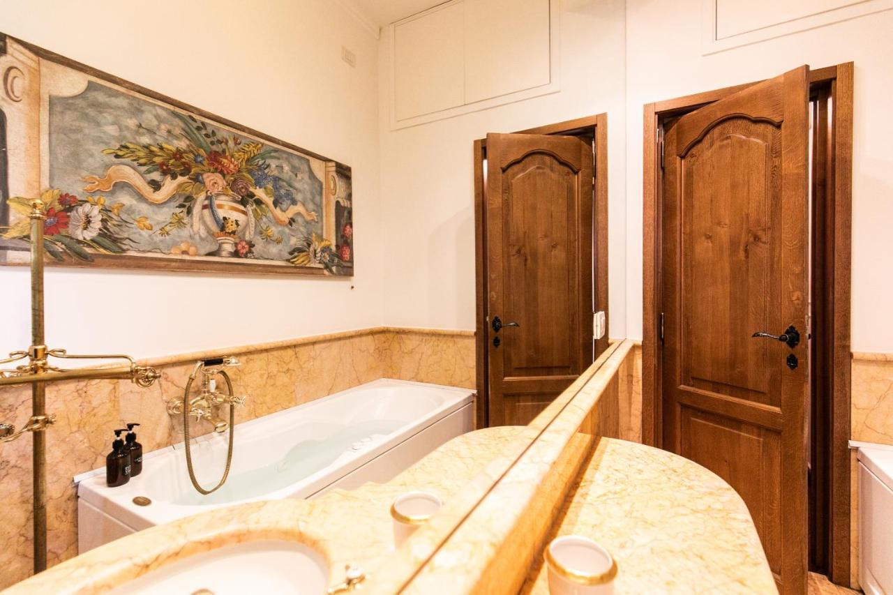 Klimt - Jacuzzi 5 Star - Luxury Design Apartment Милан Экстерьер фото