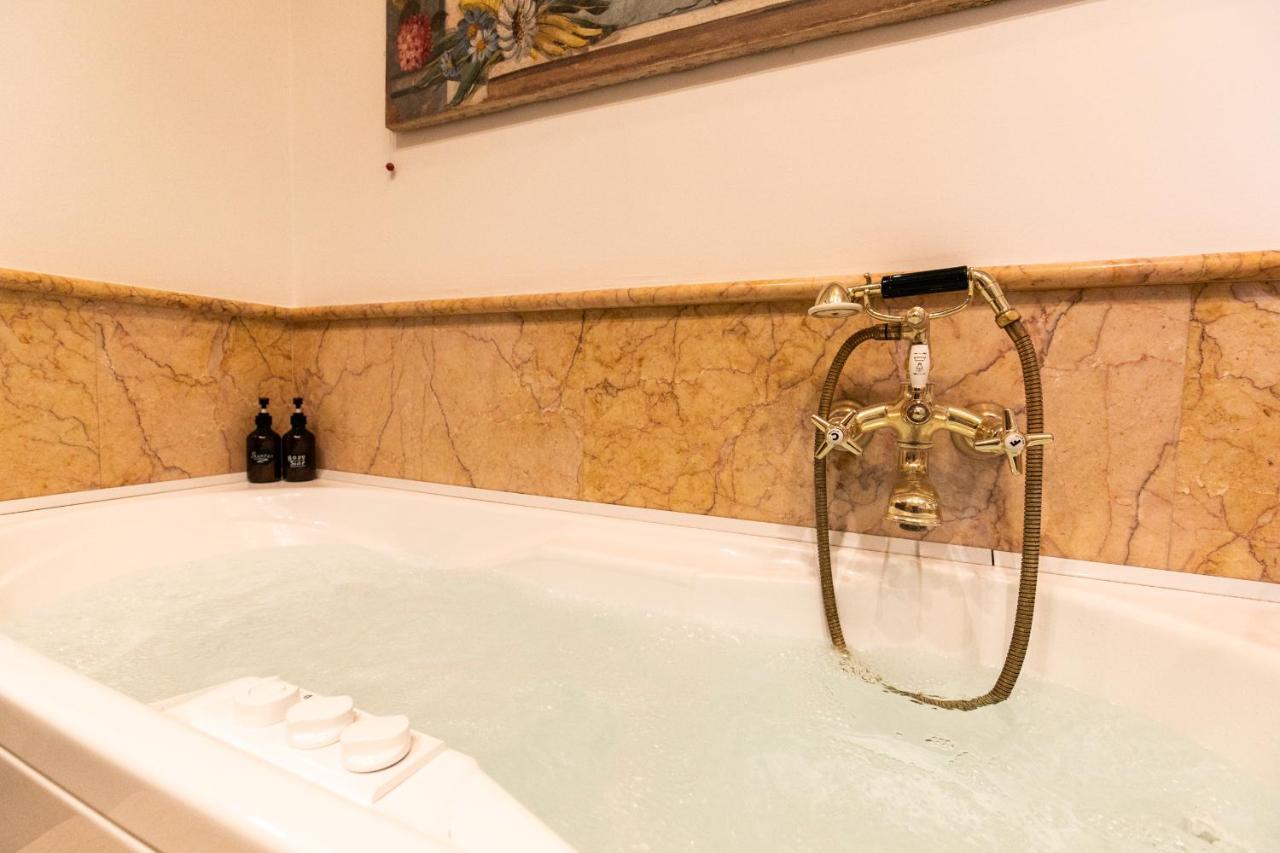 Klimt - Jacuzzi 5 Star - Luxury Design Apartment Милан Экстерьер фото