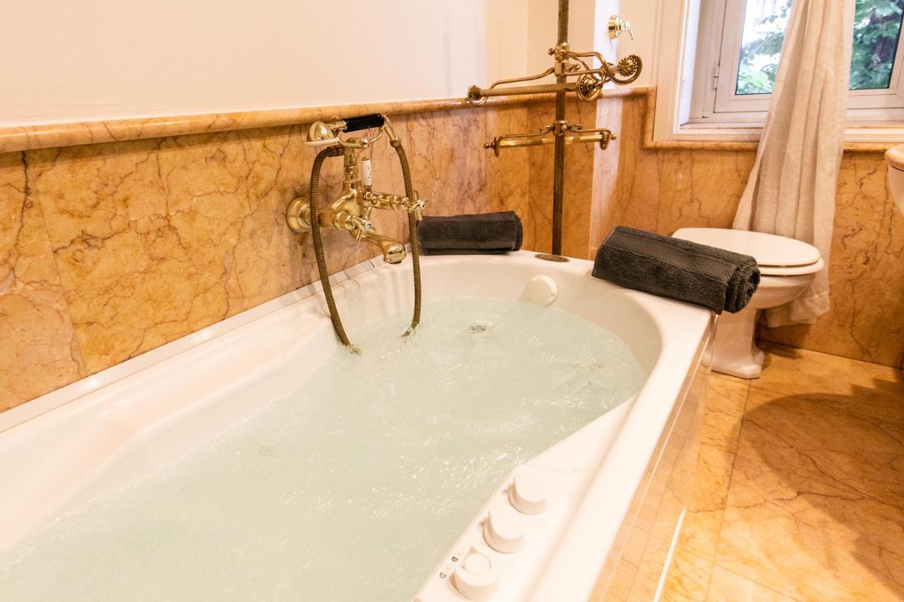 Klimt - Jacuzzi 5 Star - Luxury Design Apartment Милан Экстерьер фото