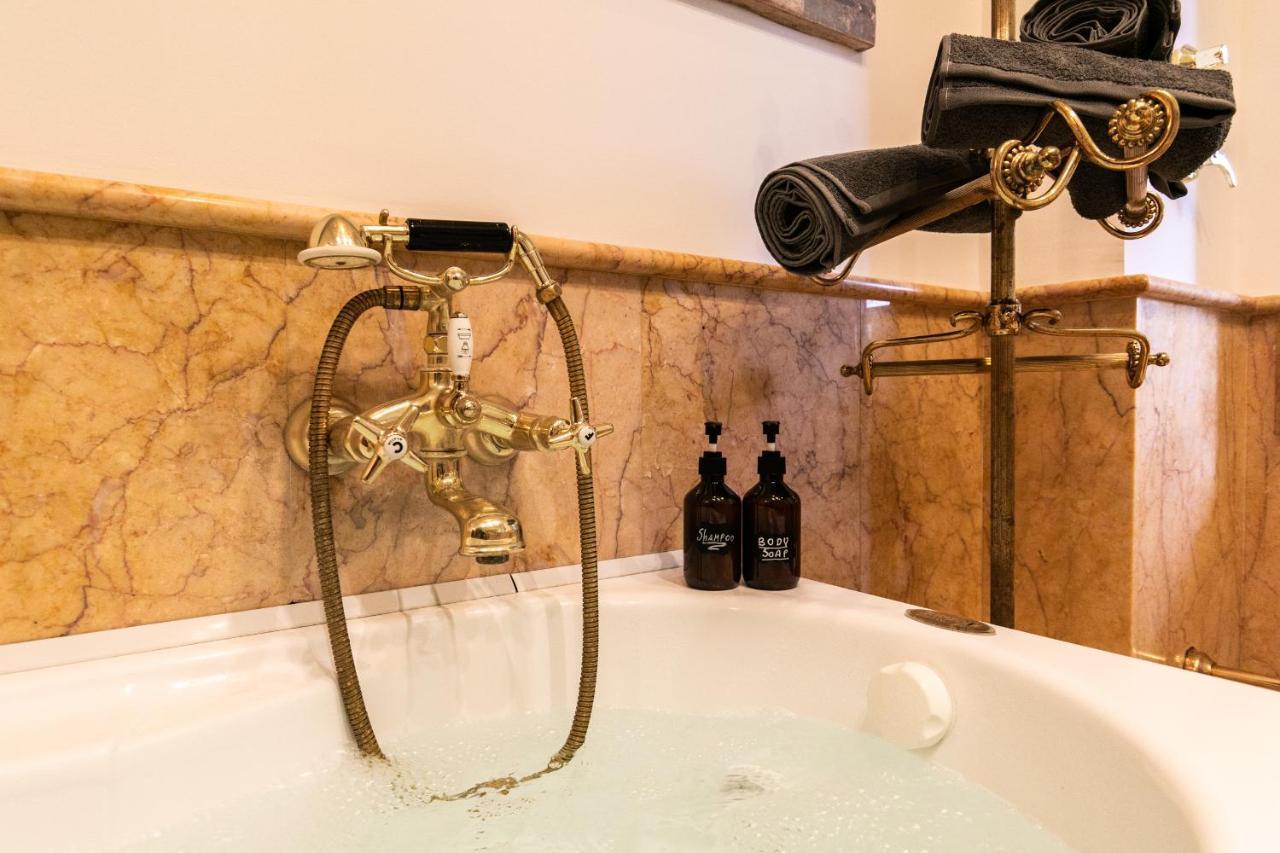Klimt - Jacuzzi 5 Star - Luxury Design Apartment Милан Экстерьер фото